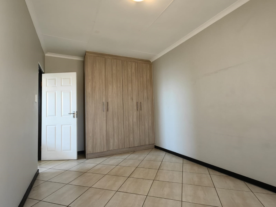 2 Bedroom Property for Sale in The Reeds Gauteng