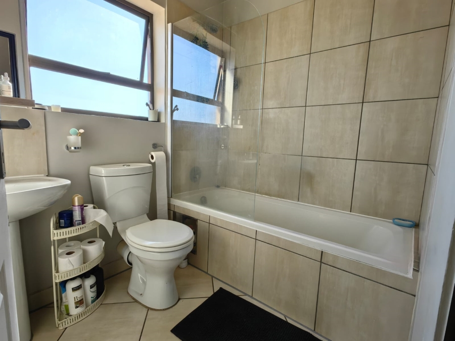 2 Bedroom Property for Sale in The Reeds Gauteng