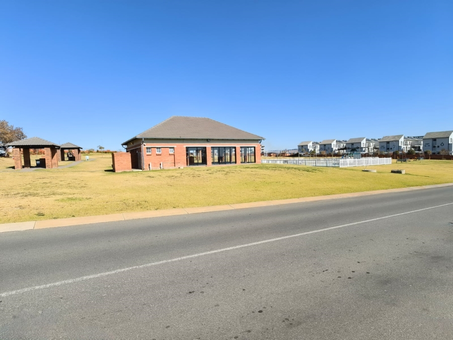 2 Bedroom Property for Sale in The Reeds Gauteng