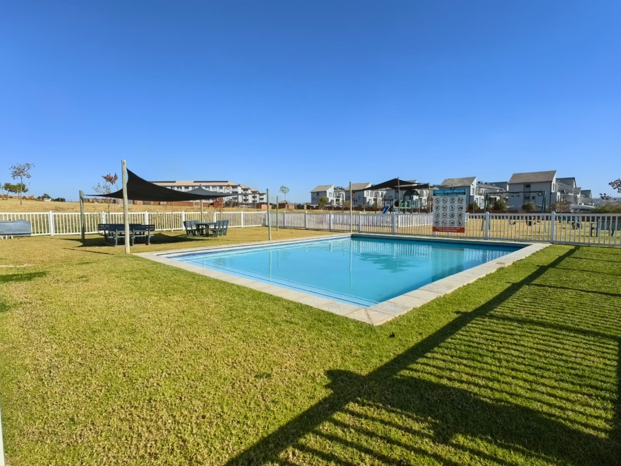 2 Bedroom Property for Sale in The Reeds Gauteng