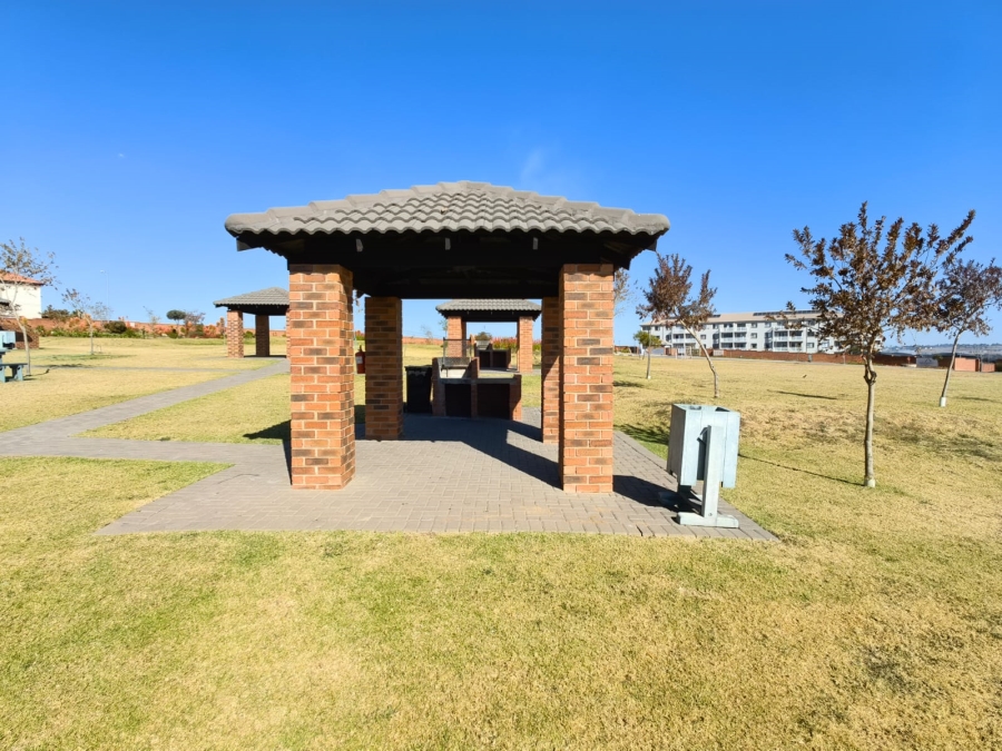 2 Bedroom Property for Sale in The Reeds Gauteng