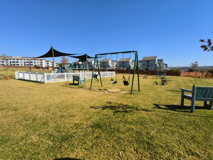2 Bedroom Property for Sale in The Reeds Gauteng