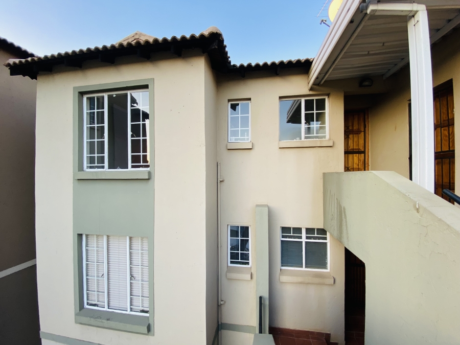 2 Bedroom Property for Sale in Meredale Gauteng