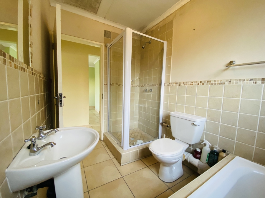 2 Bedroom Property for Sale in Meredale Gauteng
