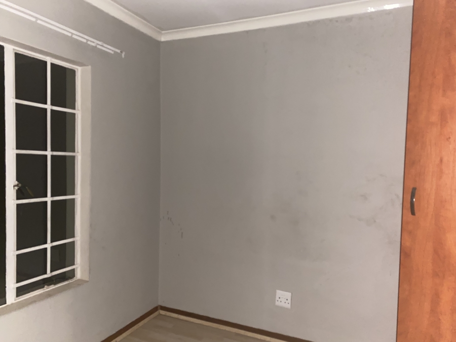 2 Bedroom Property for Sale in Meredale Gauteng