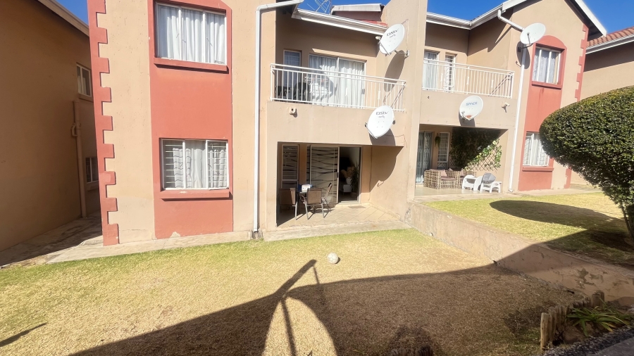 To Let 2 Bedroom Property for Rent in Buccleuch Gauteng