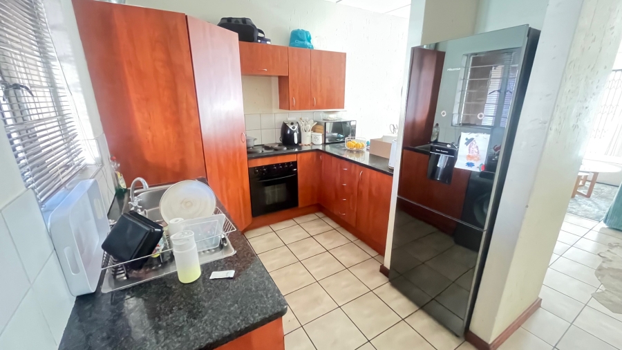 To Let 2 Bedroom Property for Rent in Buccleuch Gauteng