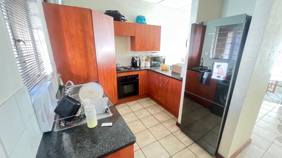 To Let 2 Bedroom Property for Rent in Buccleuch Gauteng