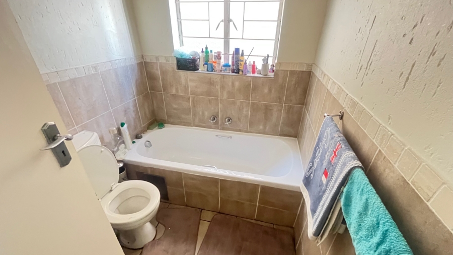 To Let 2 Bedroom Property for Rent in Buccleuch Gauteng