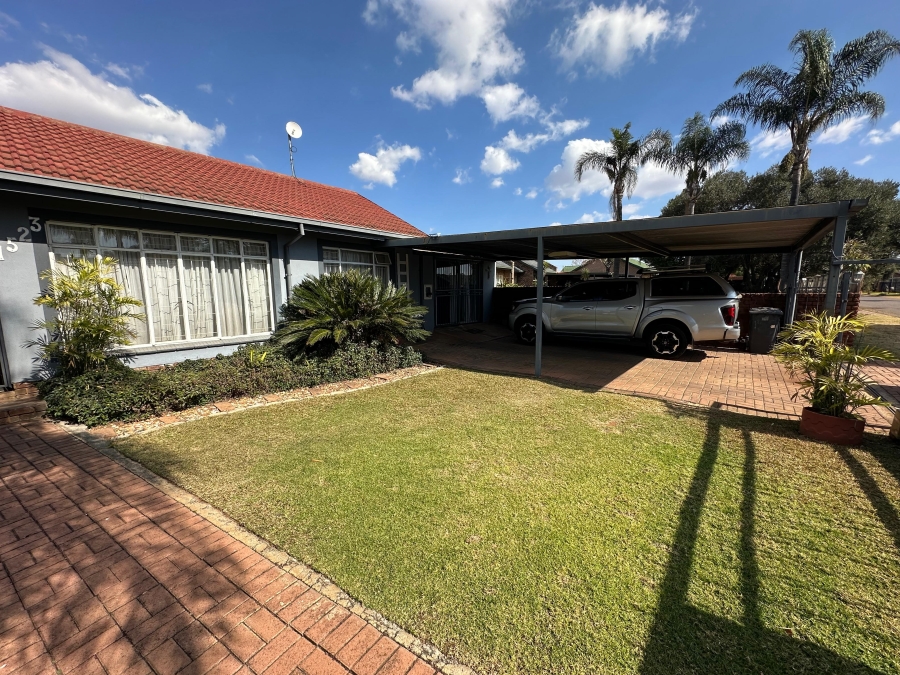 3 Bedroom Property for Sale in Kirkney Gauteng
