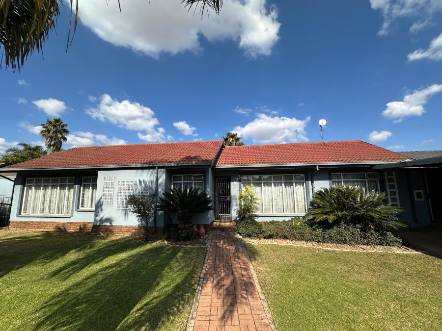 3 Bedroom Property for Sale in Kirkney Gauteng