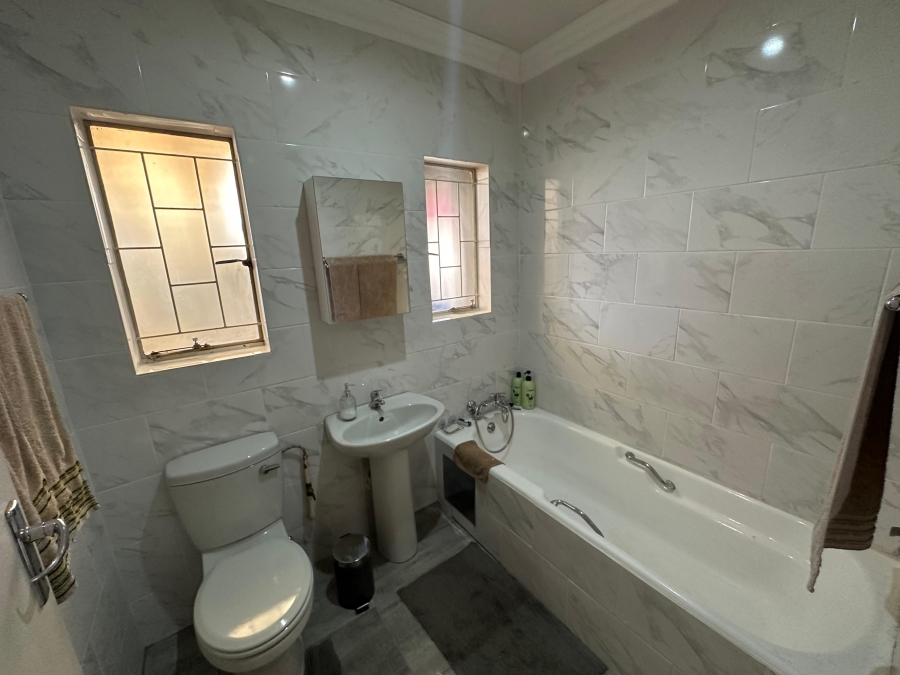 3 Bedroom Property for Sale in Kirkney Gauteng