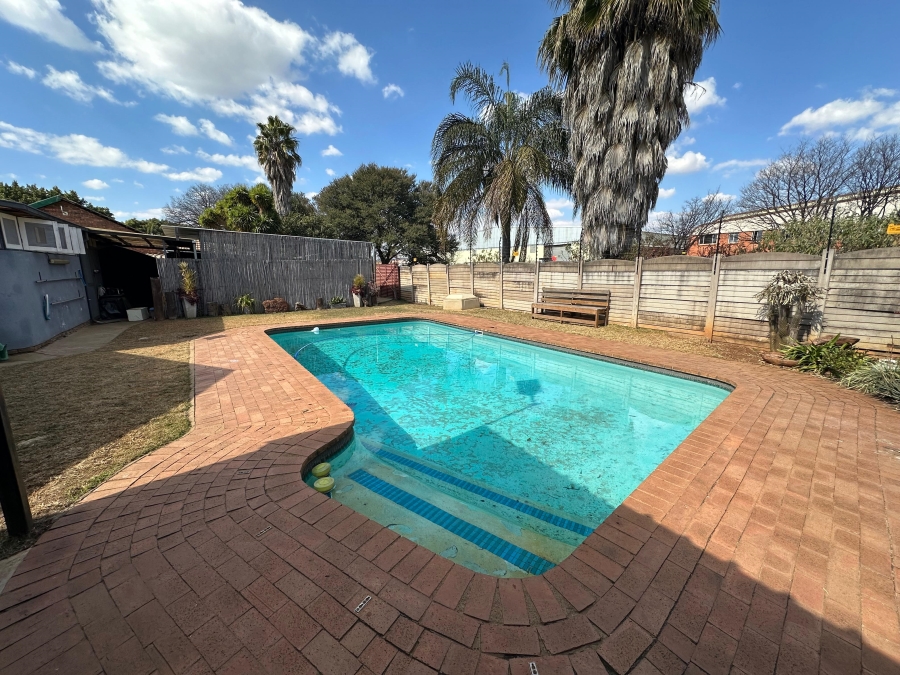 3 Bedroom Property for Sale in Kirkney Gauteng