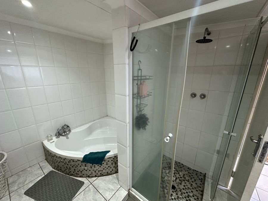 3 Bedroom Property for Sale in Kirkney Gauteng