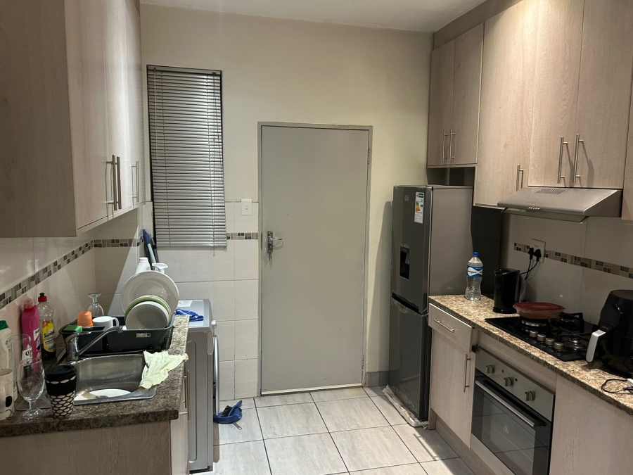 To Let 2 Bedroom Property for Rent in Buccleuch Gauteng