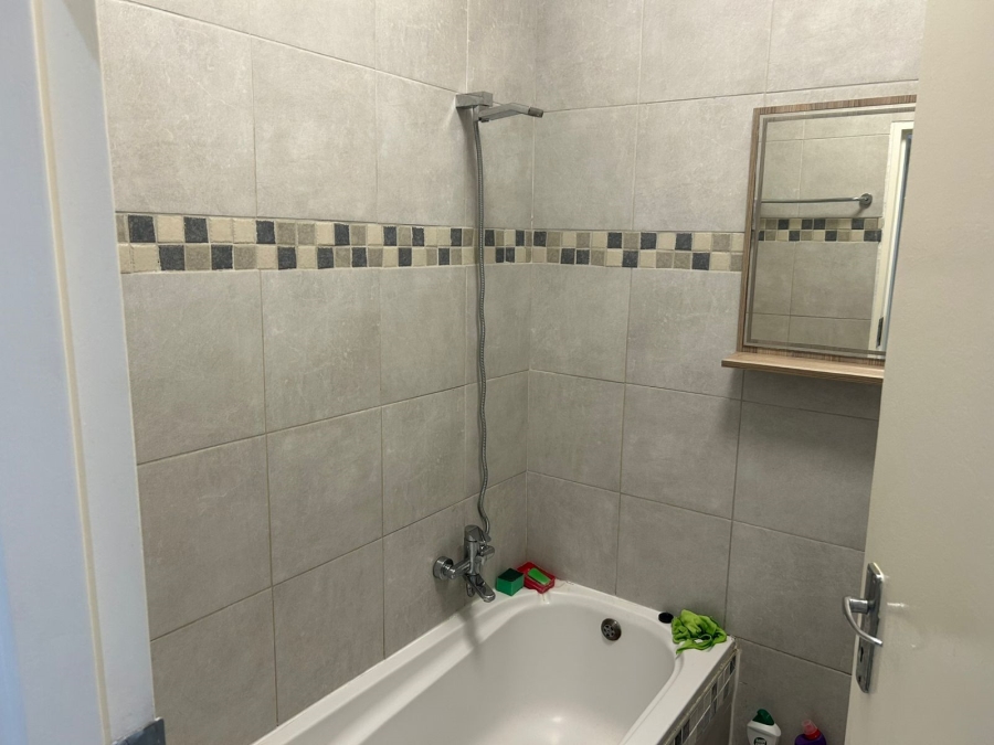 To Let 2 Bedroom Property for Rent in Buccleuch Gauteng