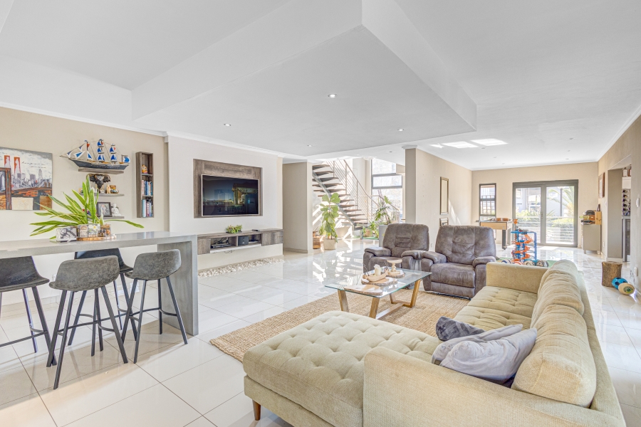 5 Bedroom Property for Sale in Kosmosdal Gauteng