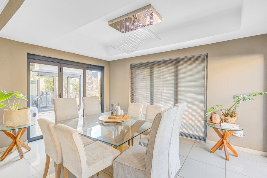 5 Bedroom Property for Sale in Kosmosdal Gauteng