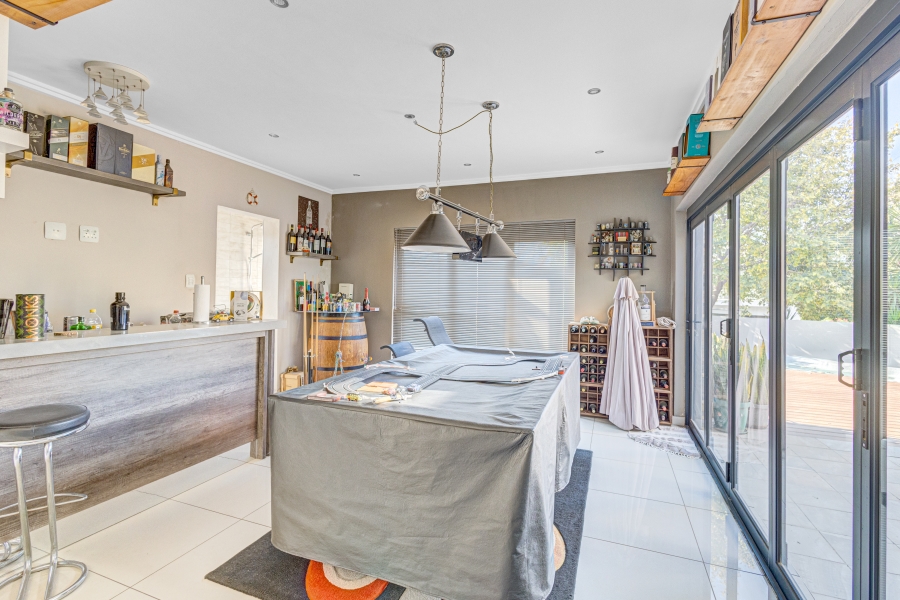 5 Bedroom Property for Sale in Kosmosdal Gauteng
