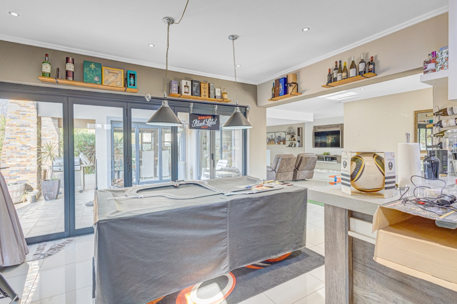 5 Bedroom Property for Sale in Kosmosdal Gauteng