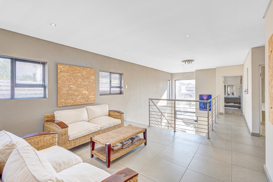 5 Bedroom Property for Sale in Kosmosdal Gauteng