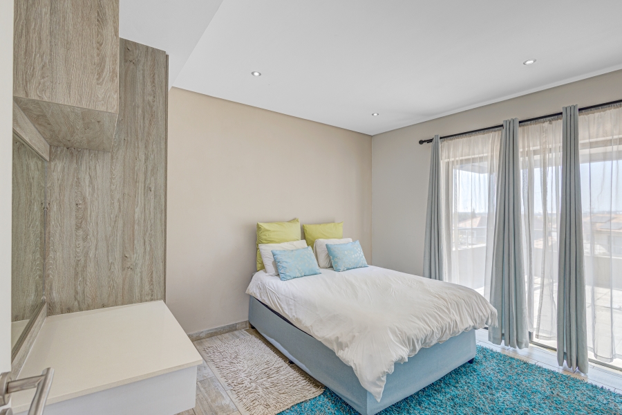 5 Bedroom Property for Sale in Kosmosdal Gauteng