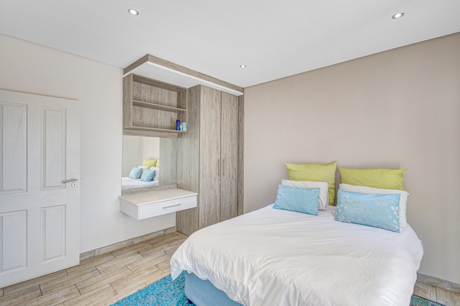 5 Bedroom Property for Sale in Kosmosdal Gauteng