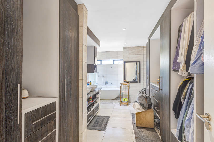 5 Bedroom Property for Sale in Kosmosdal Gauteng