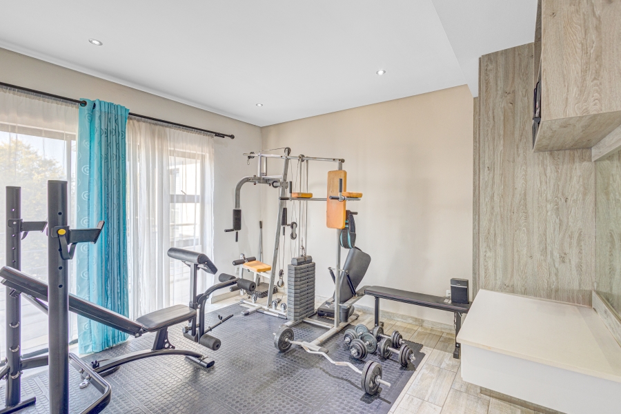 5 Bedroom Property for Sale in Kosmosdal Gauteng