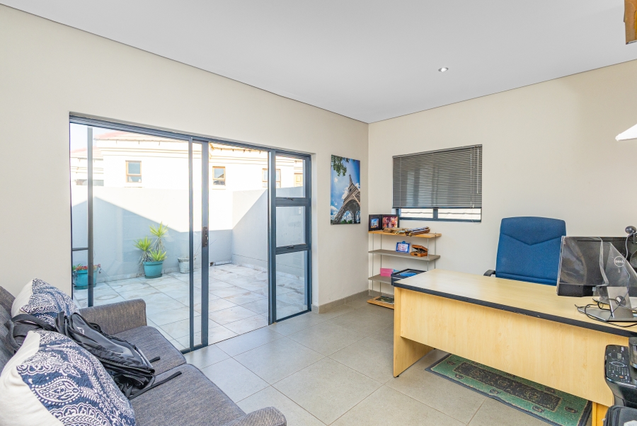 5 Bedroom Property for Sale in Kosmosdal Gauteng