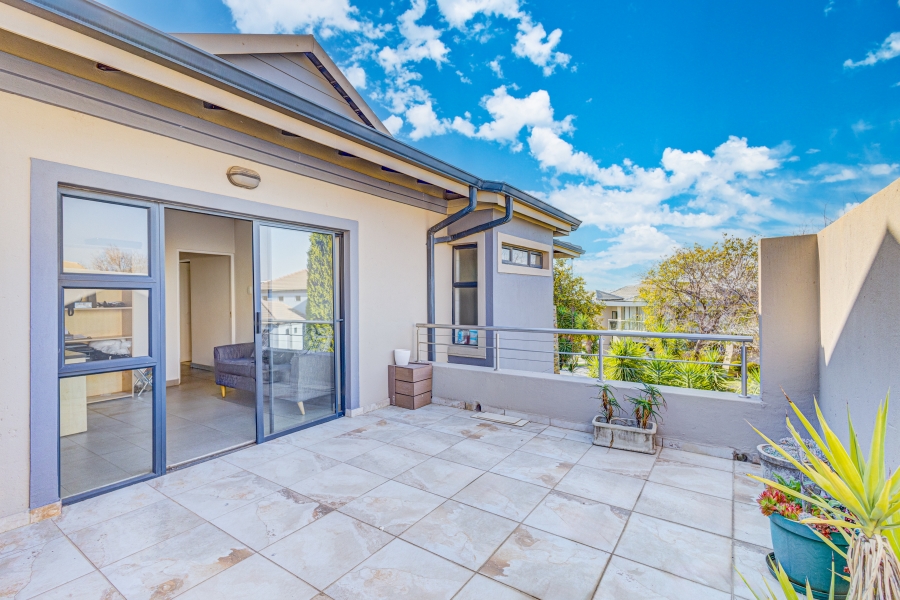 5 Bedroom Property for Sale in Kosmosdal Gauteng