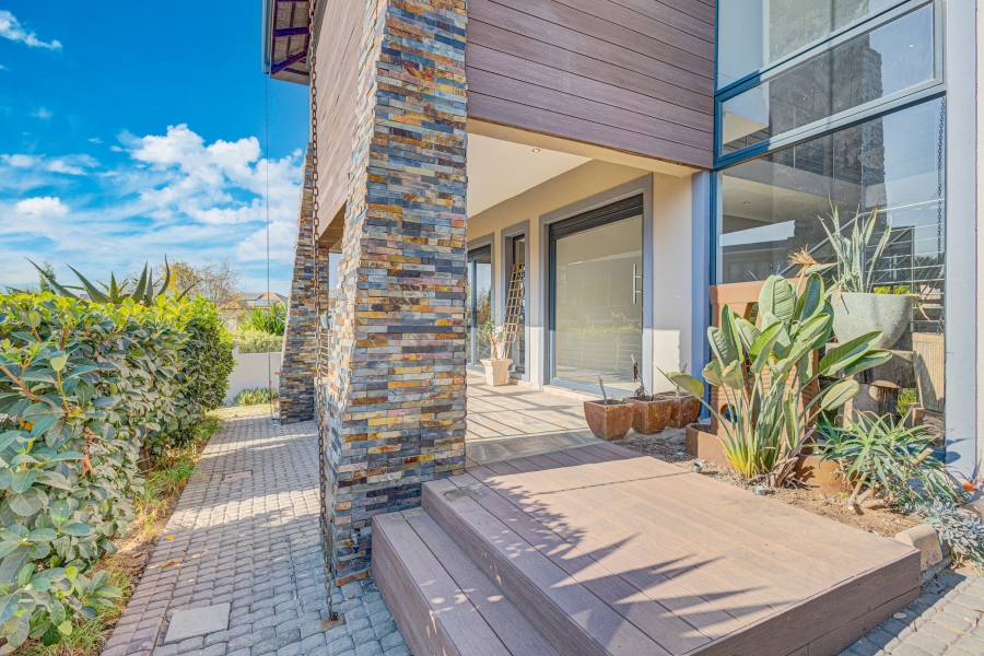 5 Bedroom Property for Sale in Kosmosdal Gauteng