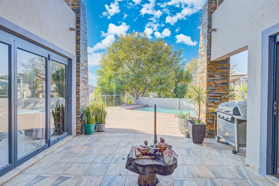 5 Bedroom Property for Sale in Kosmosdal Gauteng