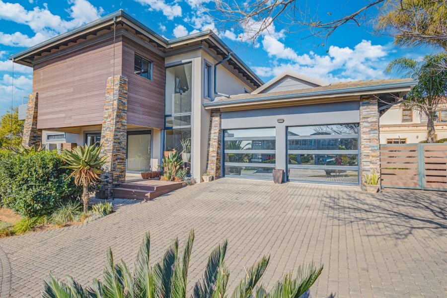 5 Bedroom Property for Sale in Kosmosdal Gauteng