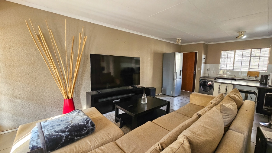 2 Bedroom Property for Sale in Faerie Glen Gauteng