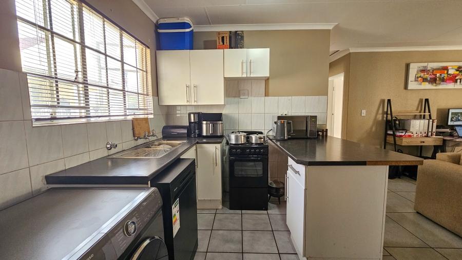 2 Bedroom Property for Sale in Faerie Glen Gauteng