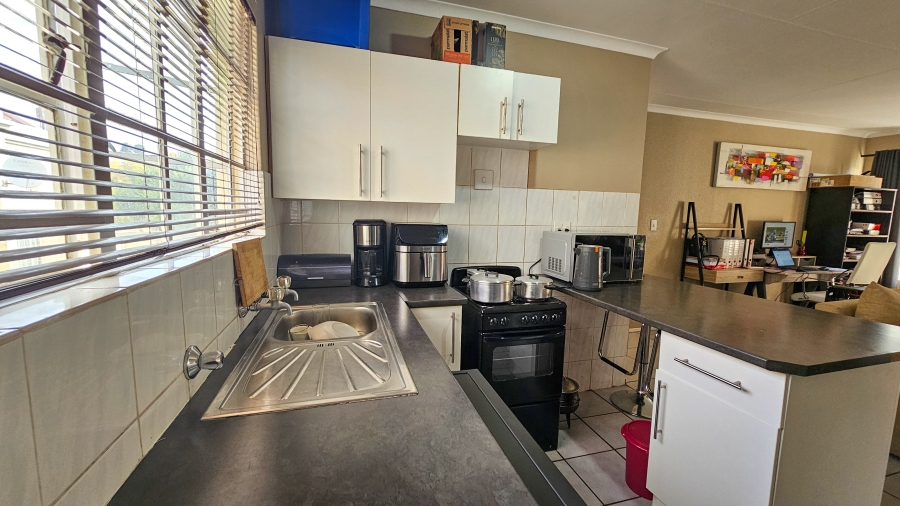 2 Bedroom Property for Sale in Faerie Glen Gauteng