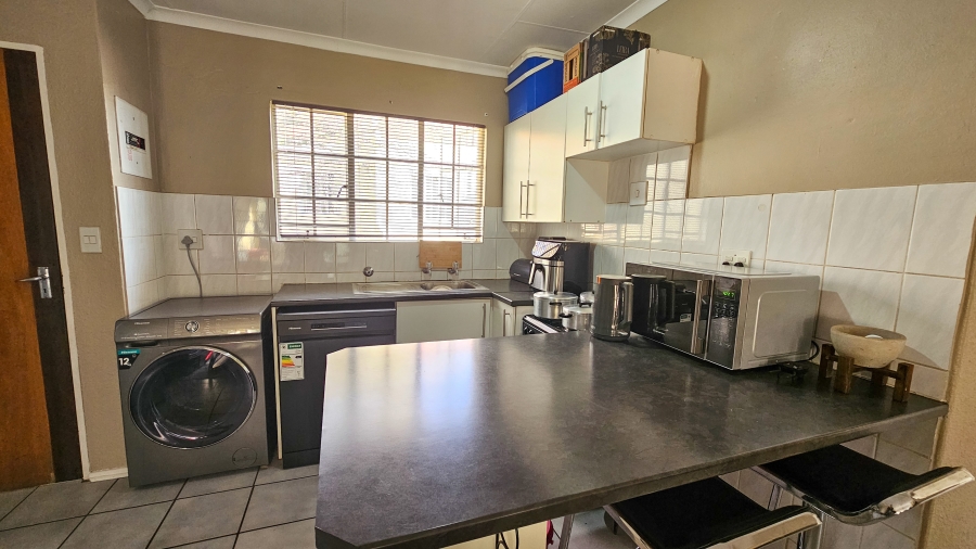 2 Bedroom Property for Sale in Faerie Glen Gauteng