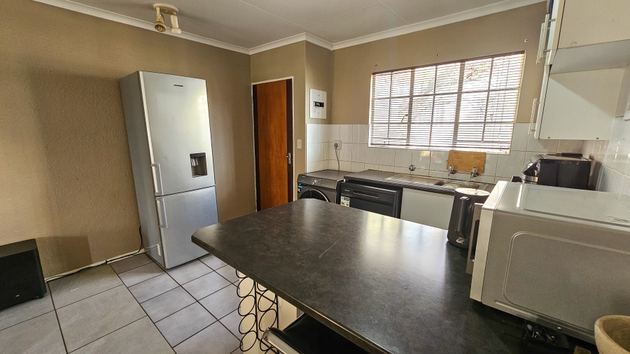 2 Bedroom Property for Sale in Faerie Glen Gauteng