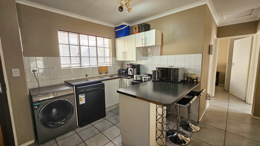 2 Bedroom Property for Sale in Faerie Glen Gauteng
