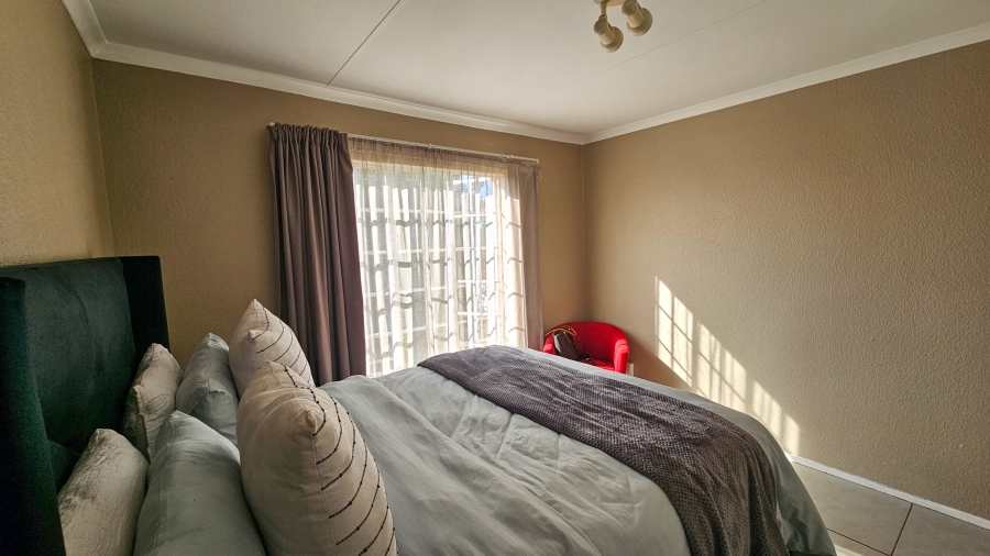 2 Bedroom Property for Sale in Faerie Glen Gauteng