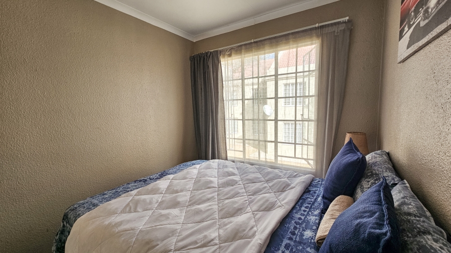 2 Bedroom Property for Sale in Faerie Glen Gauteng