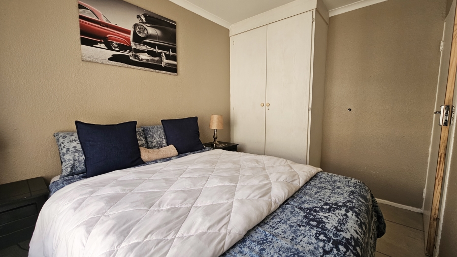 2 Bedroom Property for Sale in Faerie Glen Gauteng