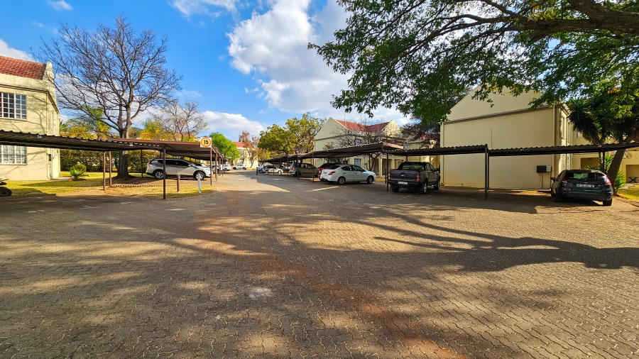 2 Bedroom Property for Sale in Faerie Glen Gauteng