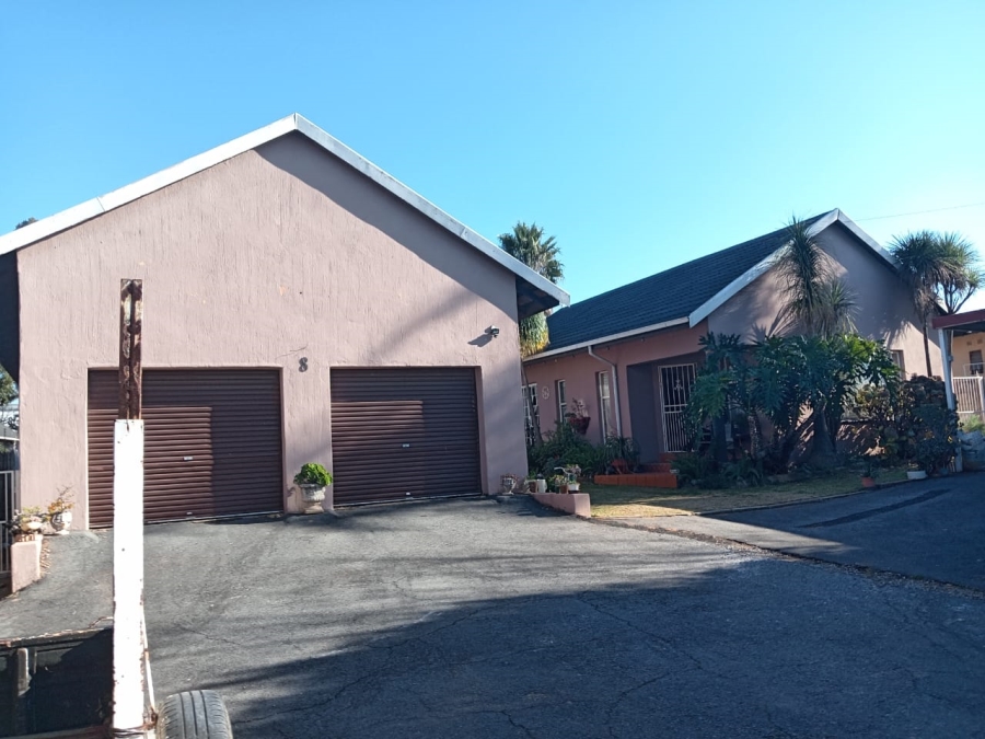5 Bedroom Property for Sale in Witpoortjie Gauteng