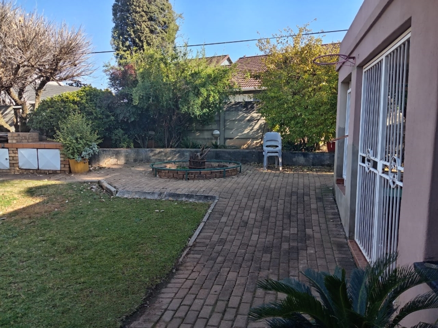 5 Bedroom Property for Sale in Witpoortjie Gauteng