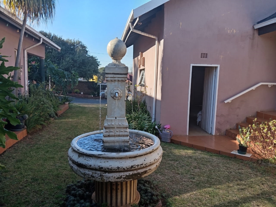 5 Bedroom Property for Sale in Witpoortjie Gauteng