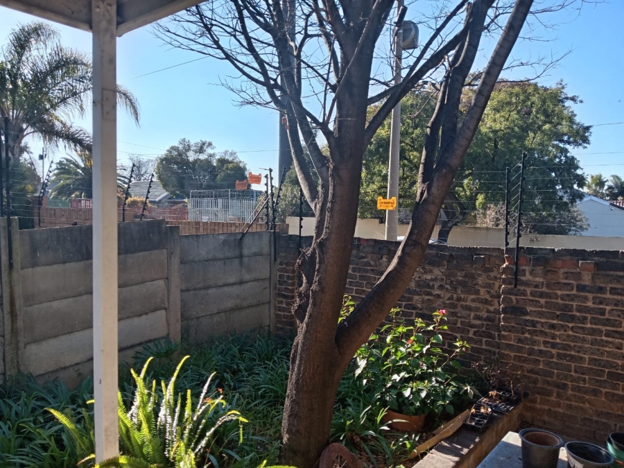 5 Bedroom Property for Sale in Witpoortjie Gauteng