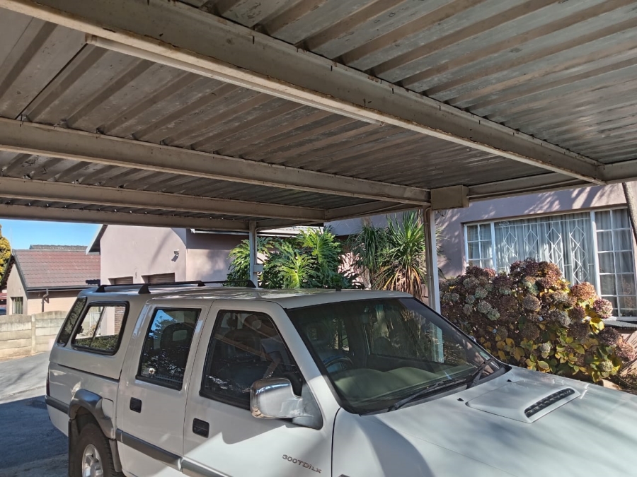 5 Bedroom Property for Sale in Witpoortjie Gauteng