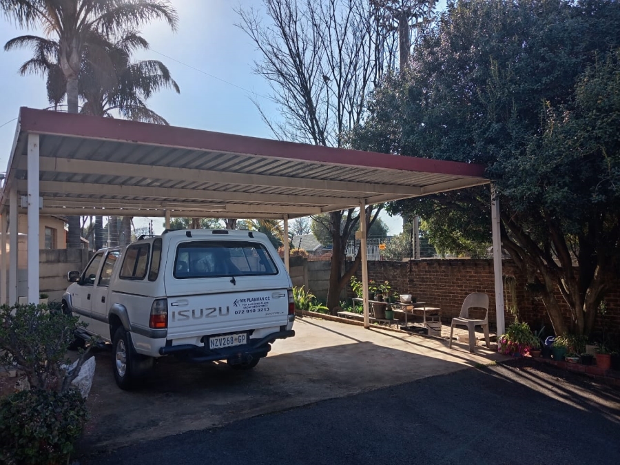 5 Bedroom Property for Sale in Witpoortjie Gauteng